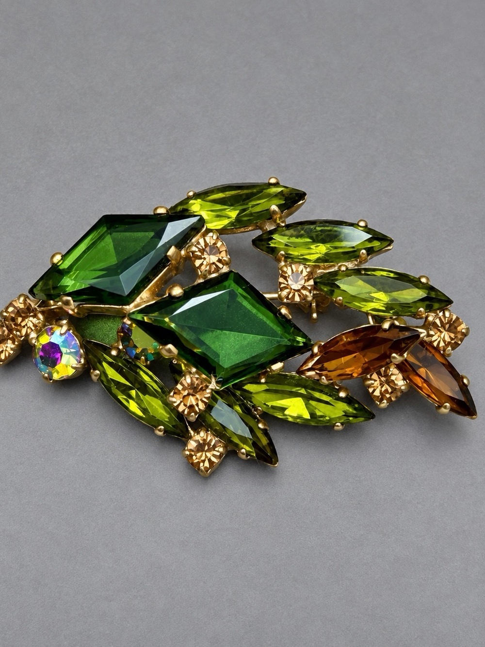 DeLizza Elster for Coro Brooch with Emerald, Olive Amber #cz387